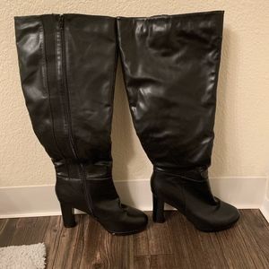 Tall Clean black heel boots